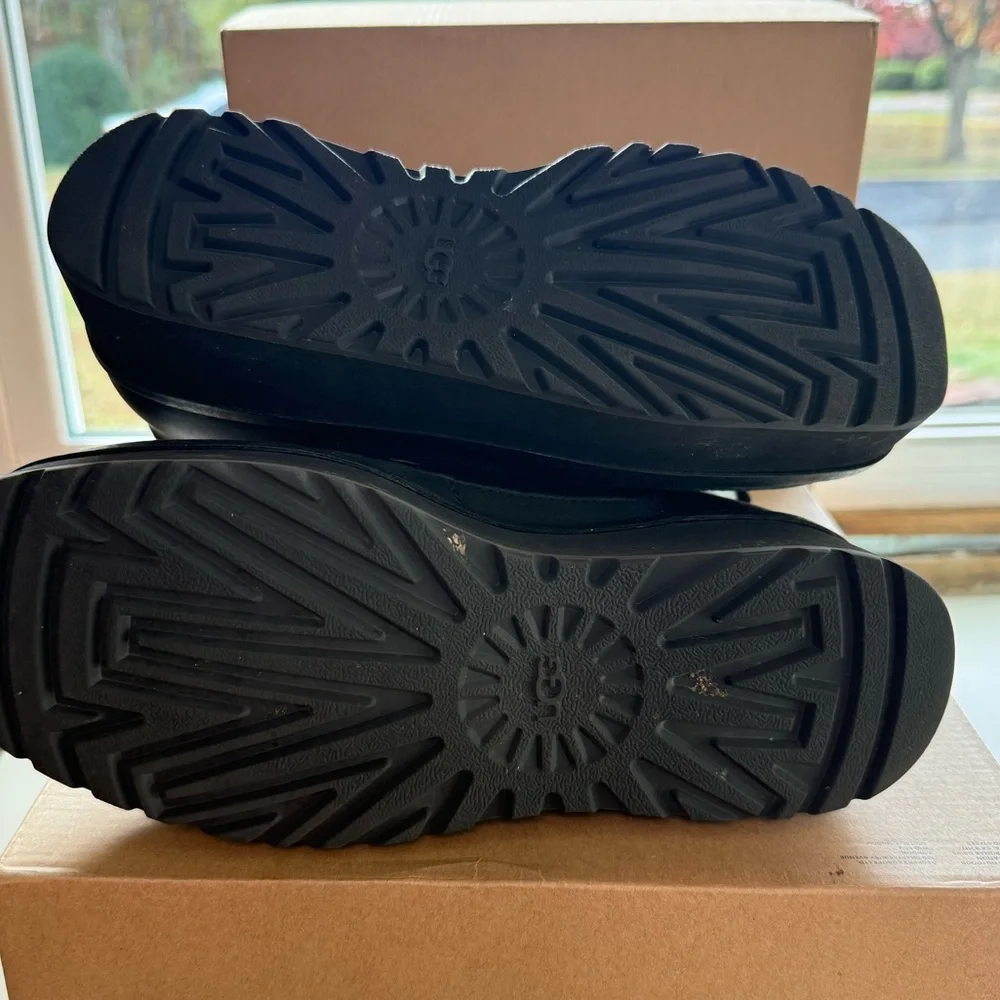 UGG Cityfunc Zip Water-Resistant
Platform Bootie - Picture 9 of 11